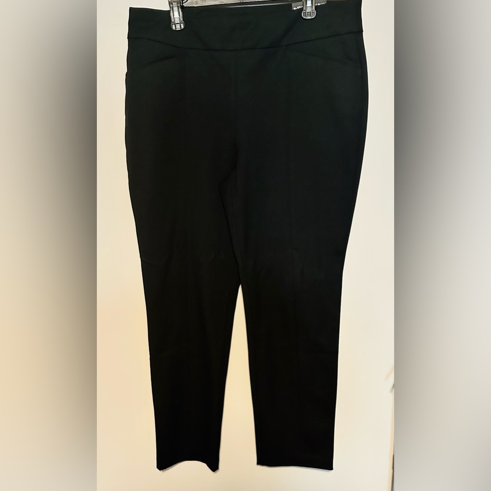 CHICO’S  NWT Black So Slimming Slim Leg Pant- REESE Short Sz 3